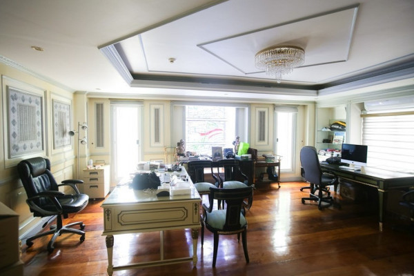 ⁣House and Lot in Ayala Alabang⠀