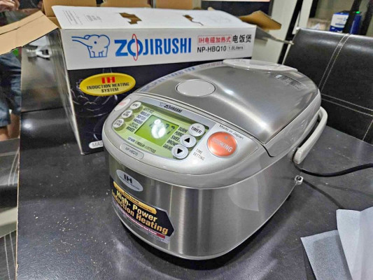 ZOJIRUSHI COOKER AND WARMER