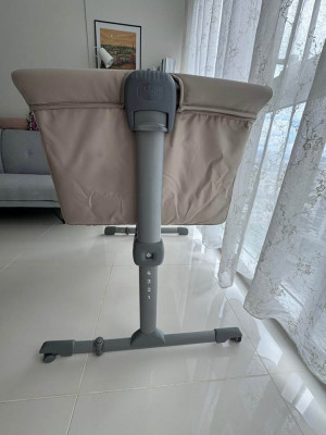 Chicco Next2Me Essential Cosleeper Crib