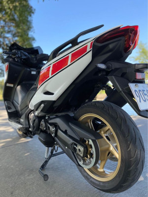 2022 Yamaha tmax560