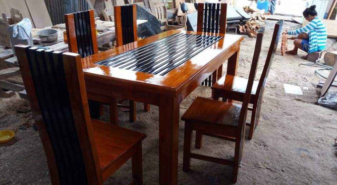 6seater dining table