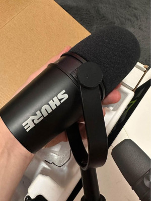 Shure MV7 Microphone (USB/XLR Cardiod-black)