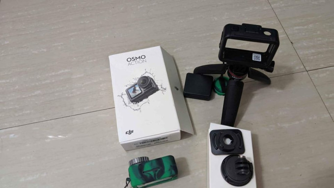 DJI Osmo Action complete w/ box