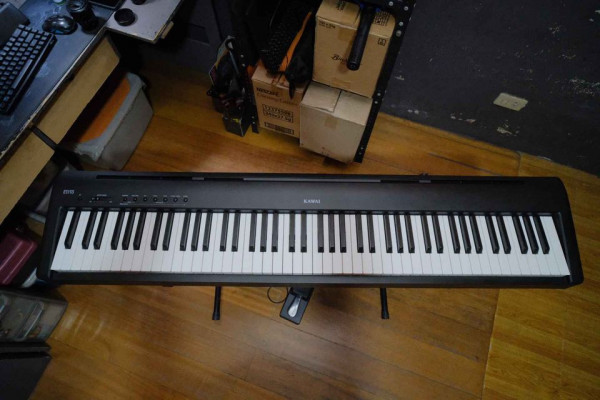 SLIGHTLY used Kawai ES110 with accessories