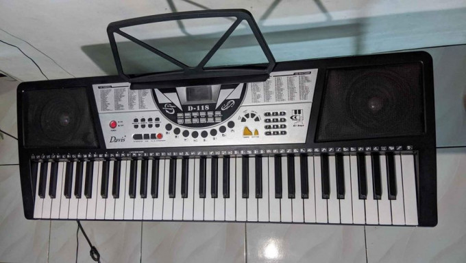 Davis D-118 Keyboard Piano