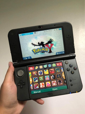 NEW Nintendo 3DS XL with Box