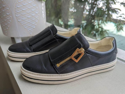 Orginal Roger Vivier Black Leather Slip-on Sneakers