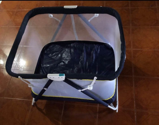 For sale Giant Carrier playpen cozi