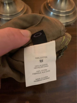 💯Authentic Preloved Oakley  Compact Wallet