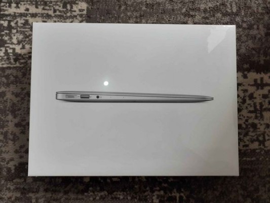 MacBook Air (13.3-inch, 2017)