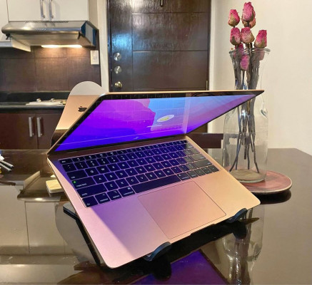 Macbook Air Retina 2018 13.3-inch core i5 8GB RAM 128SSD STORAGE