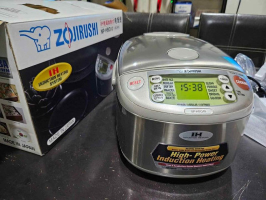 ZOJIRUSHI COOKER AND WARMER