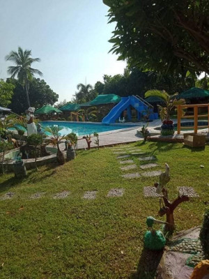 Beachfront resort with swimming pool and cottages