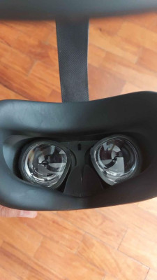 64 GB Oculus Quest 2 with Controllers