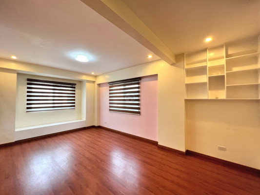 Charming Stand Alone Modern Townhouse for Sale in Paco, Manila