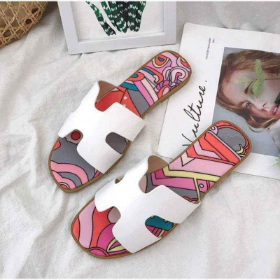Flat casual slippers