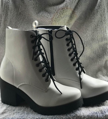 SHEIN Platform Chunky Heel Booties