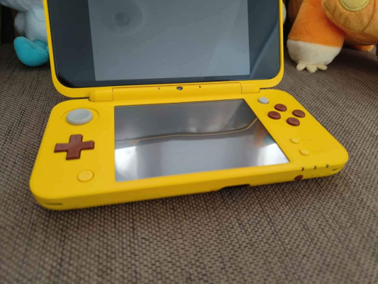 New Nintendo 2DS Pikachu