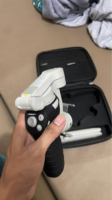 DJI OM4 SE Mobile Gimbal