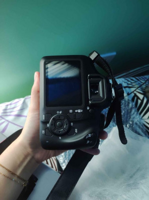 Canon EOS Rebel t100 EOS 3000D