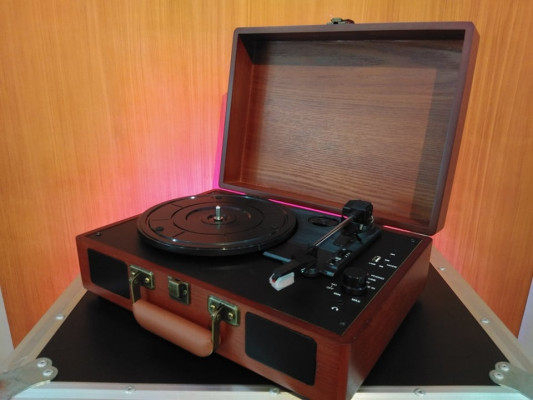 Circa Audio Systems YQ-SV09 suitcase vinyl record player