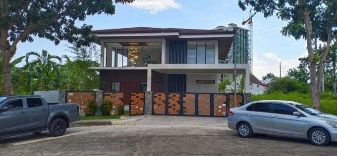 LUXURIOUS HOUSE & LOT FOR SALE IN MACTAN, LAPULAPU CITY!