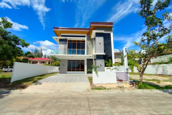 3 Bedrooms House and Lot Molave Highlands Subdivision in Consolacion