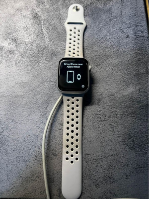 Apple Watch Series 4 - Nike Edition 44mm