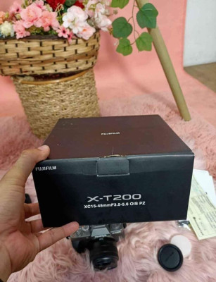 FUJIFILM X-T200