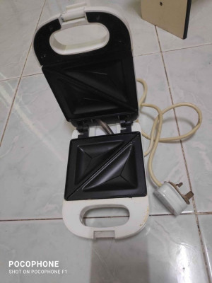Nevica Waffle Maker (used)