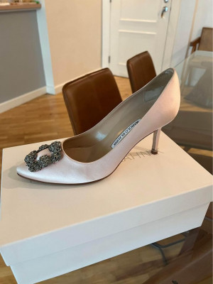 Manolo Blahnik Hangisi