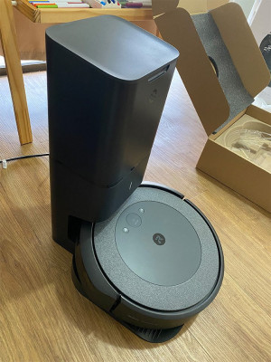 iRobot i3 Robot Vacuum Roomba i3550