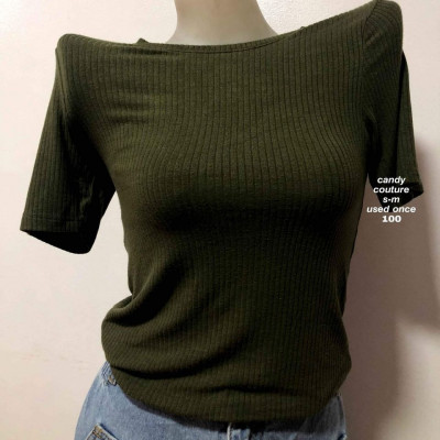 branded aesthetic tops (pre loved)