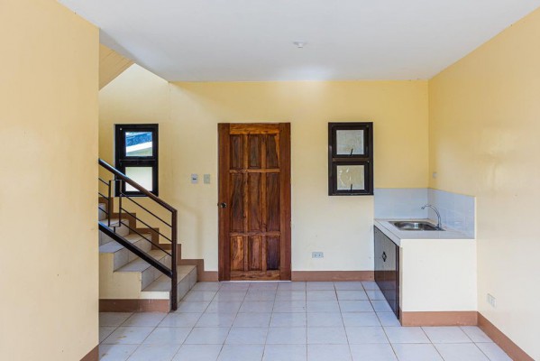 Gorgeous Modern House and Lot in Estanza Legazpi City