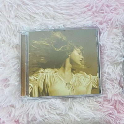 TAYLOR SWIFT FOLKLORE EVERMORE FEARLESS TAYLOR’S VERSION