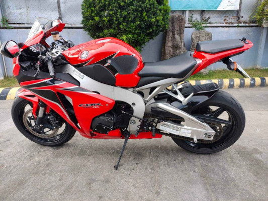 HONDA CBR 1000rr FIREBLADE 2011/2019 - "PRISTINE CONDITION"....