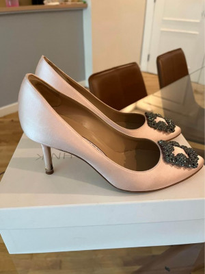 Manolo Blahnik Hangisi