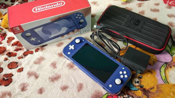 Nintendo Switch Lite(Almost Brand New)