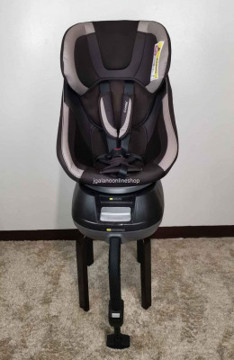 Combi Neroom Baby Car Seat
