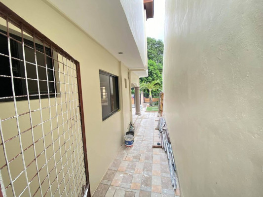 FULLY RENOVATED 2 STOREY HOUSE AND LOT INFRONT OF SM SOUTHMALL