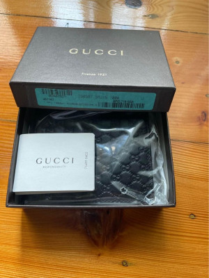Gucci bifold wallet