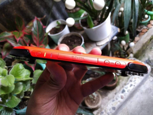 SONY PSVITA SLIM, Complete with box, 16GB JEYLBREYK, 5in1, No issues or hidden d