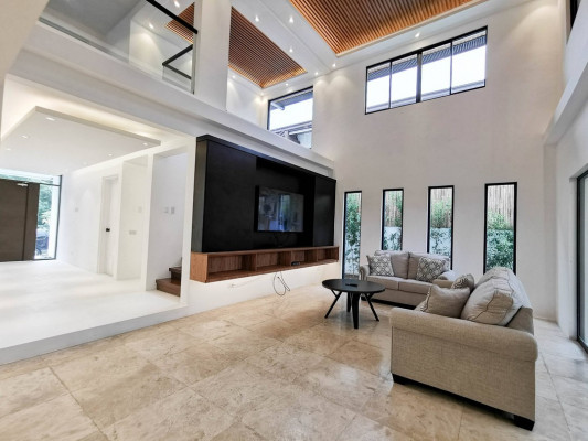 Graceful Woodstone Ayala Alabang House for Sale