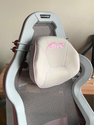 BRAND NEW GAMING CHAIR