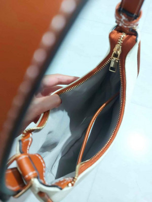 Cream white shoulder bag. Quality bag