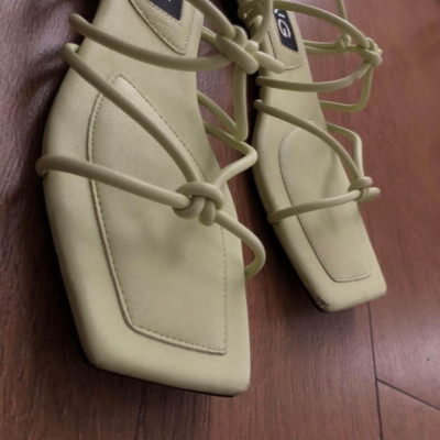 Mango Knots Sandals Size 7 (Preowned)