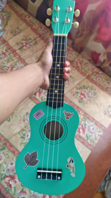 ukulele with free string