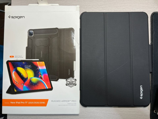 iPad Pro 11" M1 128GB Space Grey + Keyboard , Pen, Cases