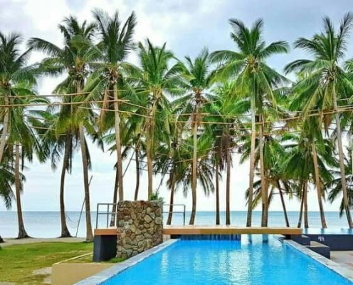 NicoleTravels - Beach escapade + Infinity pool