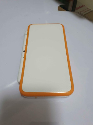 Selling White Orange New Nintendo 2DS XL